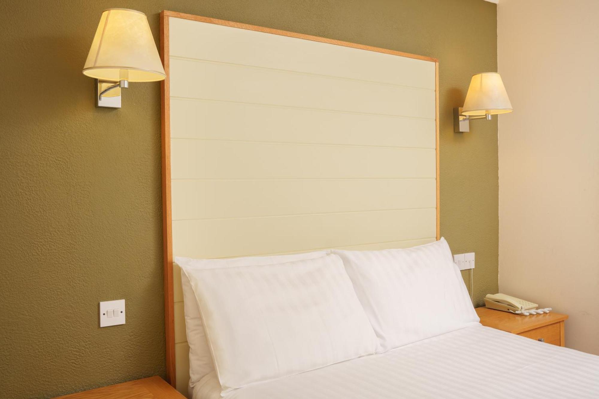 Trouville Hotel By Compass Hospitality Sandown Exterior foto
