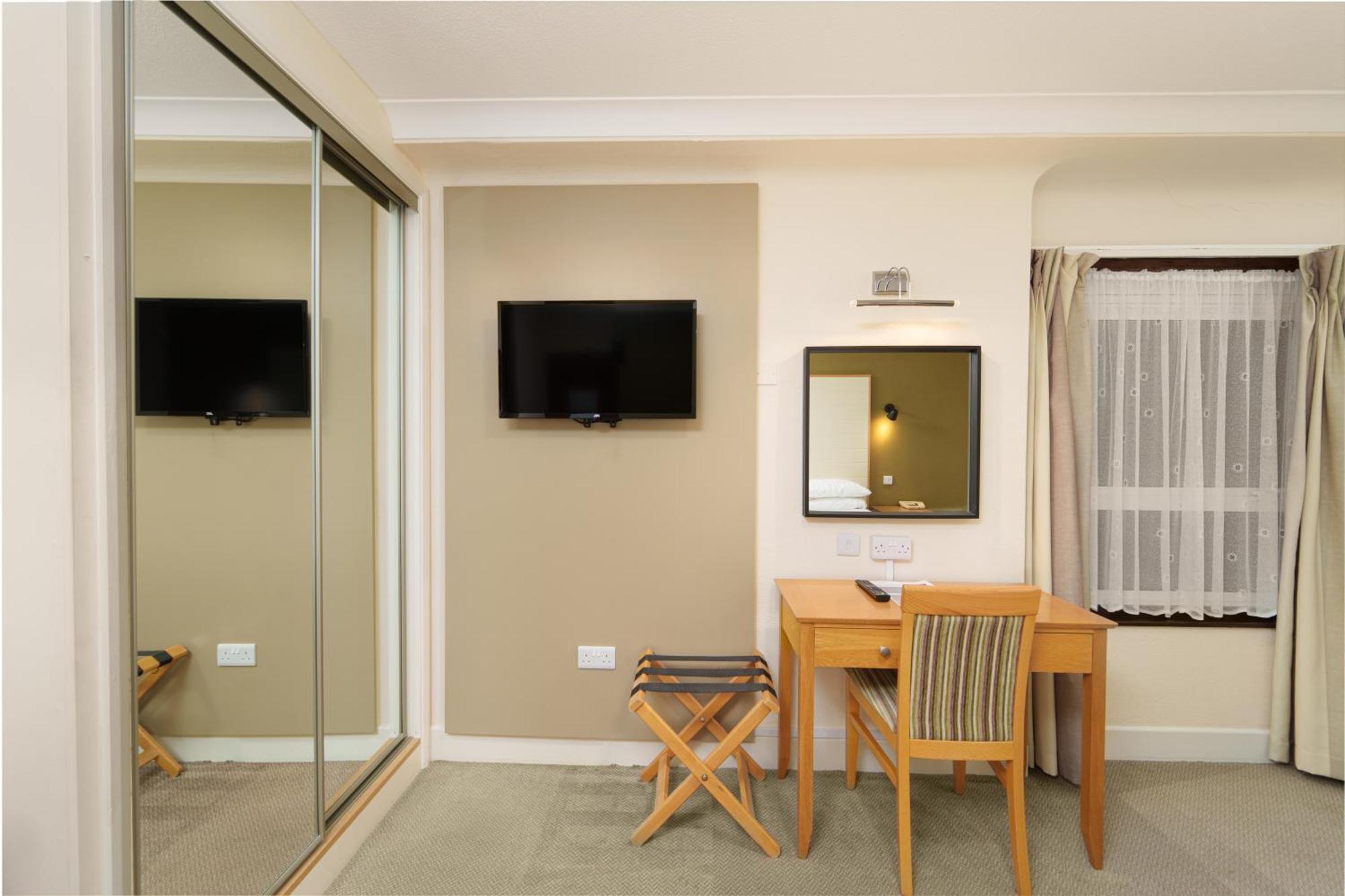 Trouville Hotel By Compass Hospitality Sandown Exterior foto