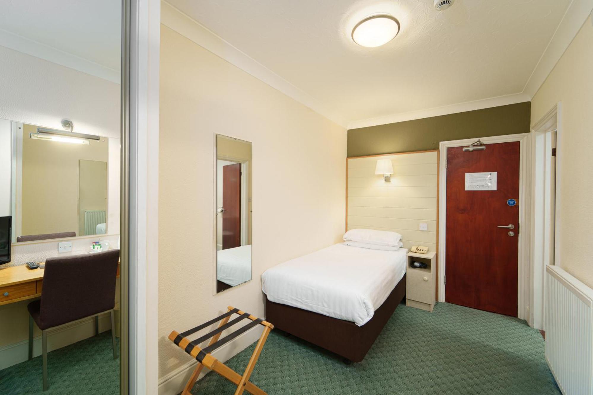 Trouville Hotel By Compass Hospitality Sandown Exterior foto